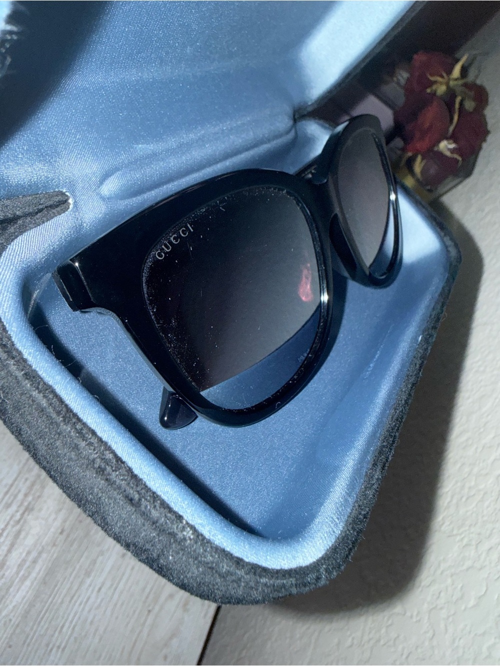 Gucci Black Sunglasses with Mirrored Lenses - Picture 2 of 7
